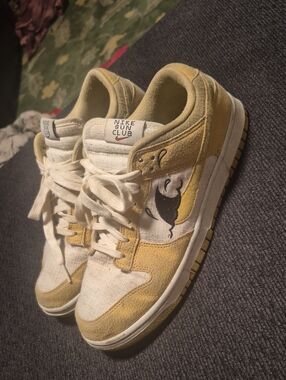 Nike Yellow & White Sun Club Low-Top Sneakers